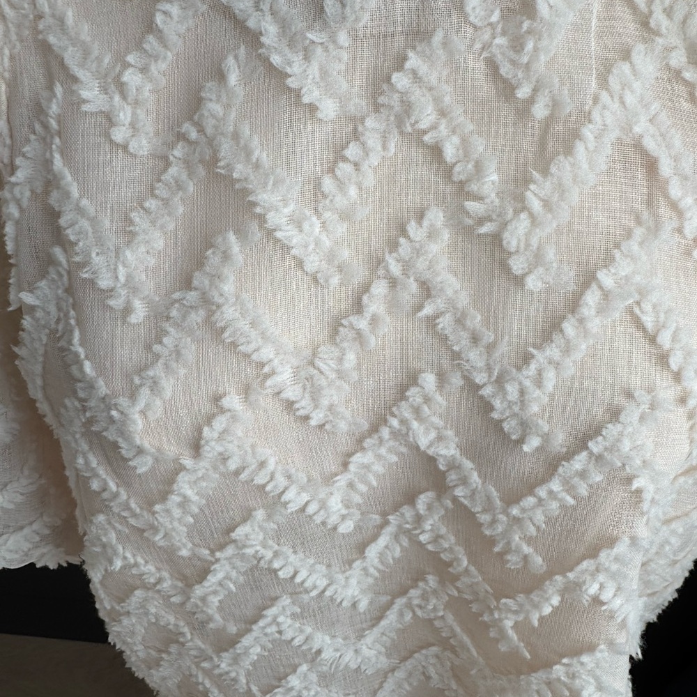 In February Crew Neck Bubble Sleeve Cream Texture Top Sz M Romantic Boho Coastal - Picture 5 of 11